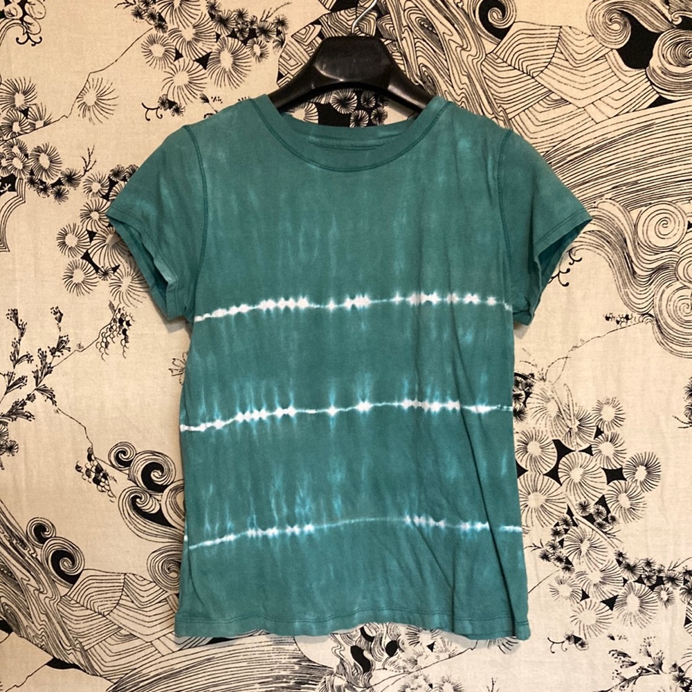 Universal thread tie die t shirt
